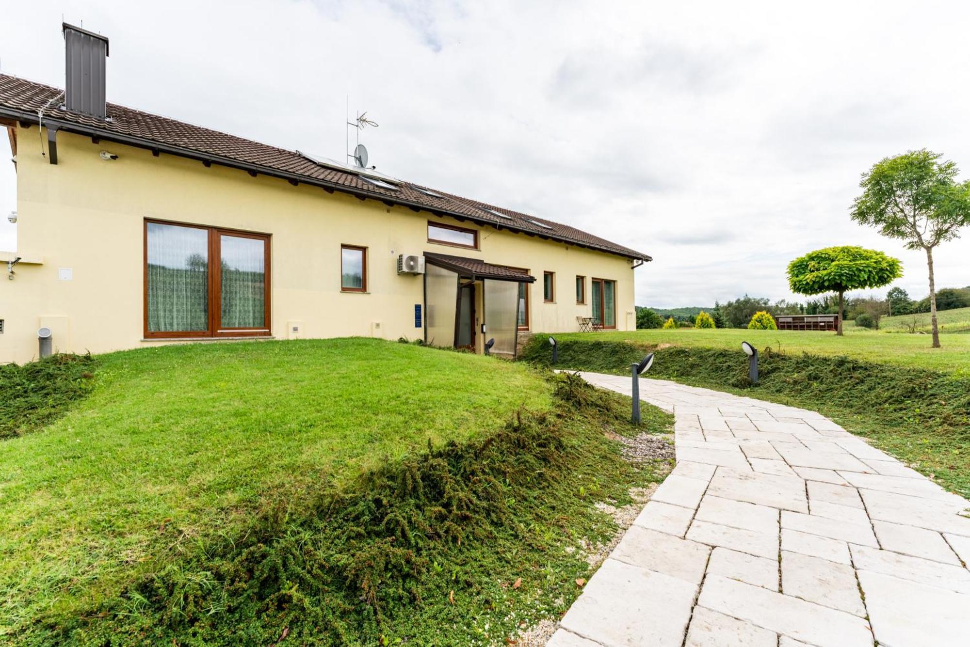 Bed&Breakfast Vinarija Coner Bjelovar Extérieur photo